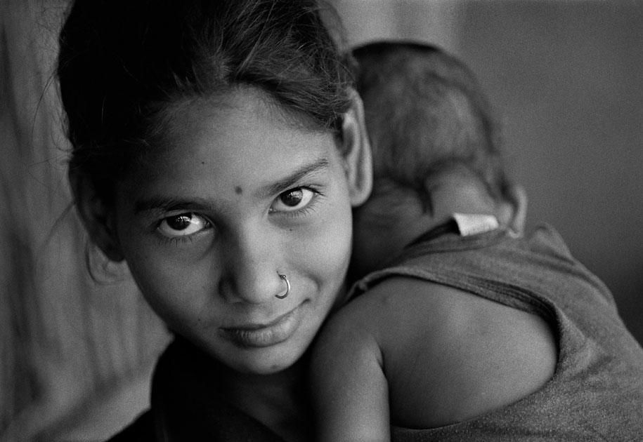 03_portrait.blackand white.bastar.india.younggirl.jpg